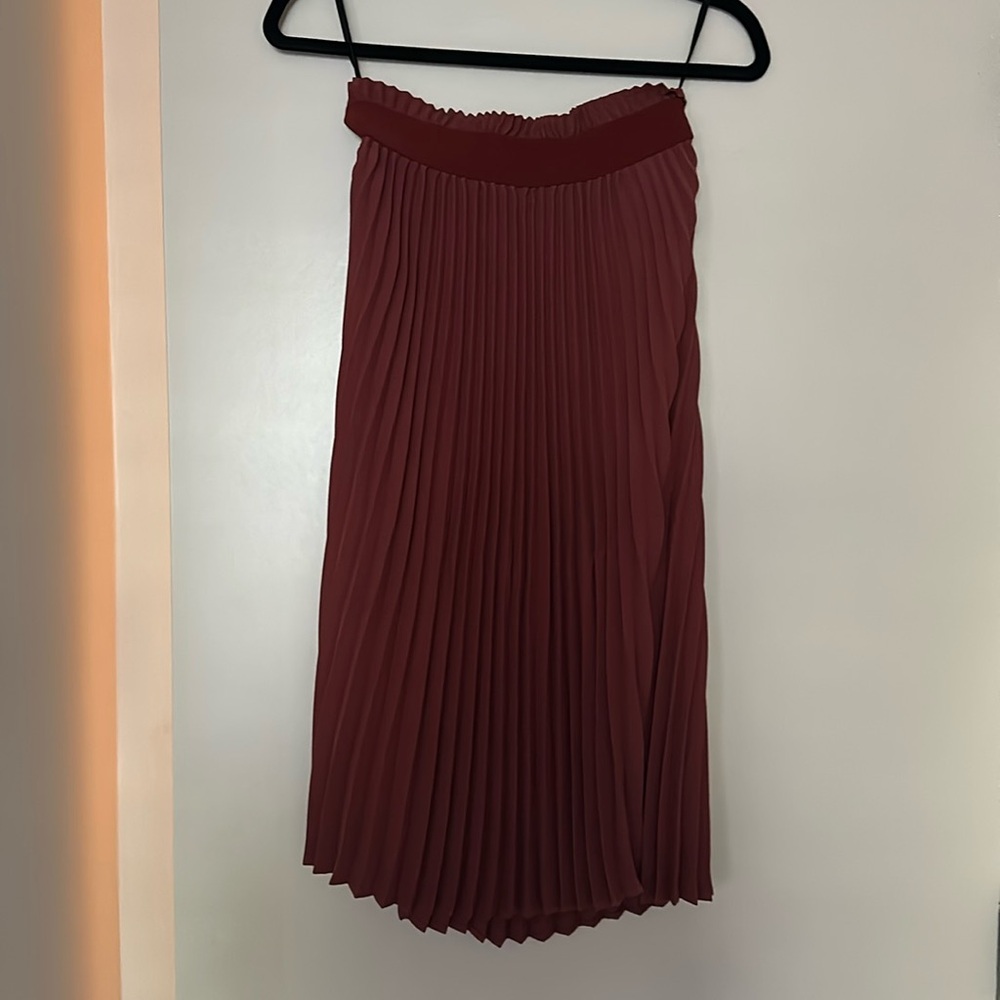 Aritzia Pleated Midi Skirt Size Small please read description